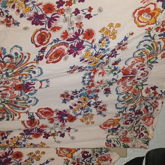 Bohemian floral Bila Blouse, floral print in a fun rainbow colors - Picture 6 of 7